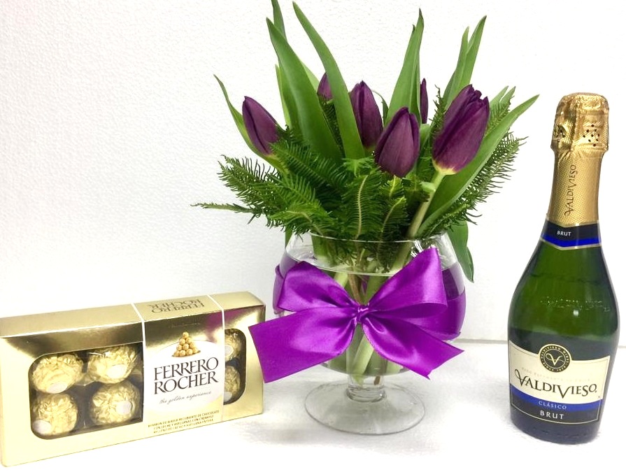 Copa de 10 Tulipanes, Champagne de 375 cc y Bombones Ferrero Rocher 100grs